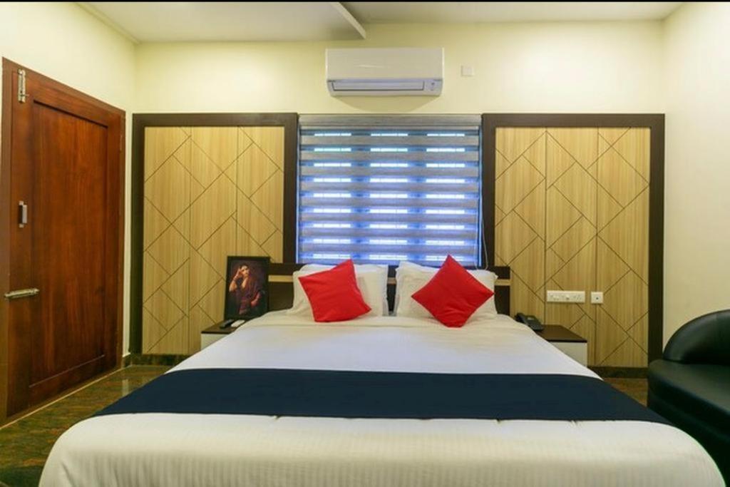 Thenmala Hormuz Inn Kolattupuzha ภายนอก รูปภาพ