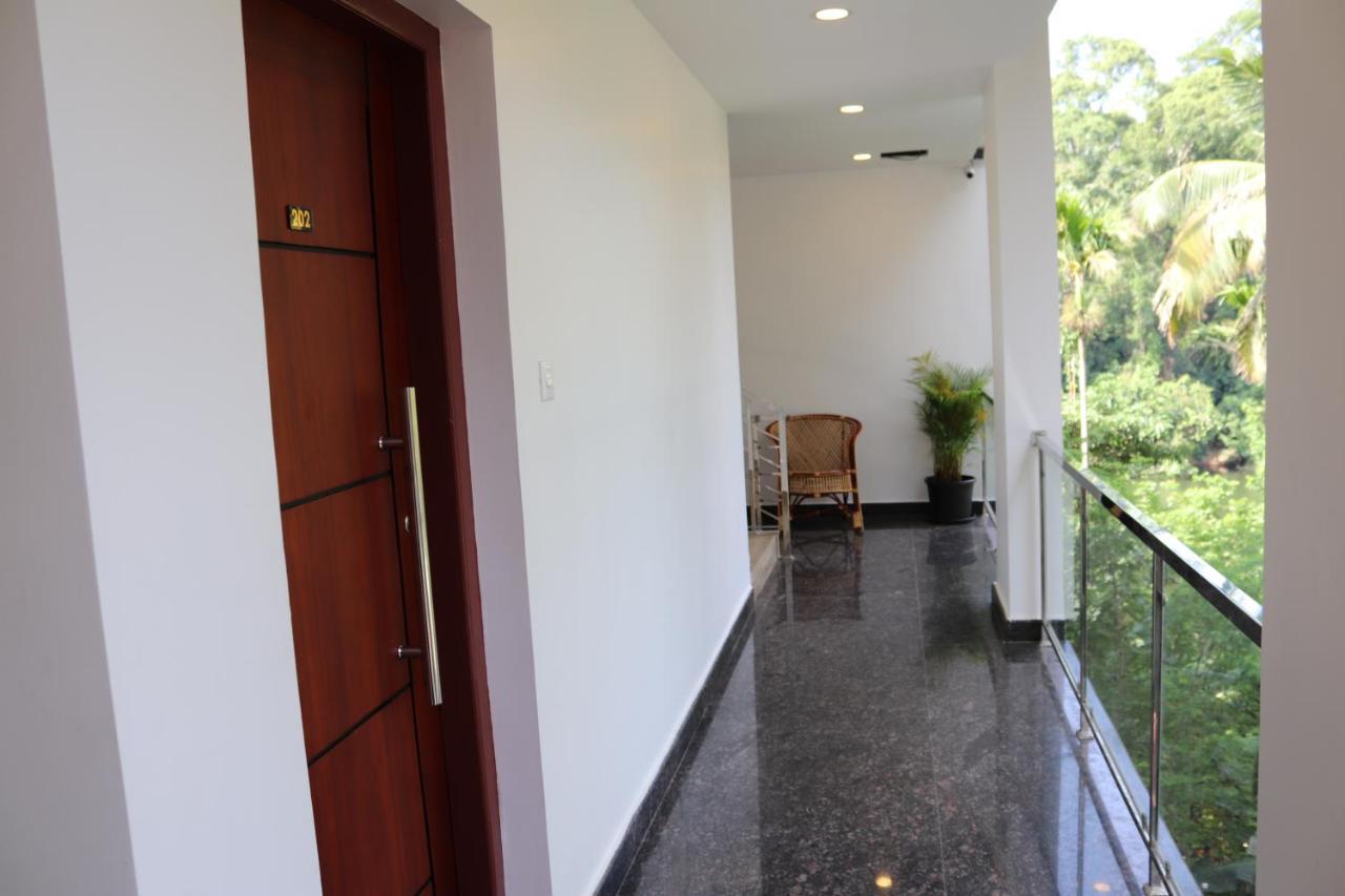 Thenmala Hormuz Inn Kolattupuzha ภายนอก รูปภาพ